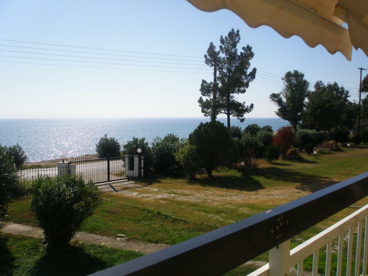 Metamorphosis - Halkidiki Apartment On The Beach Metamorfosi  Dış mekan fotoğraf